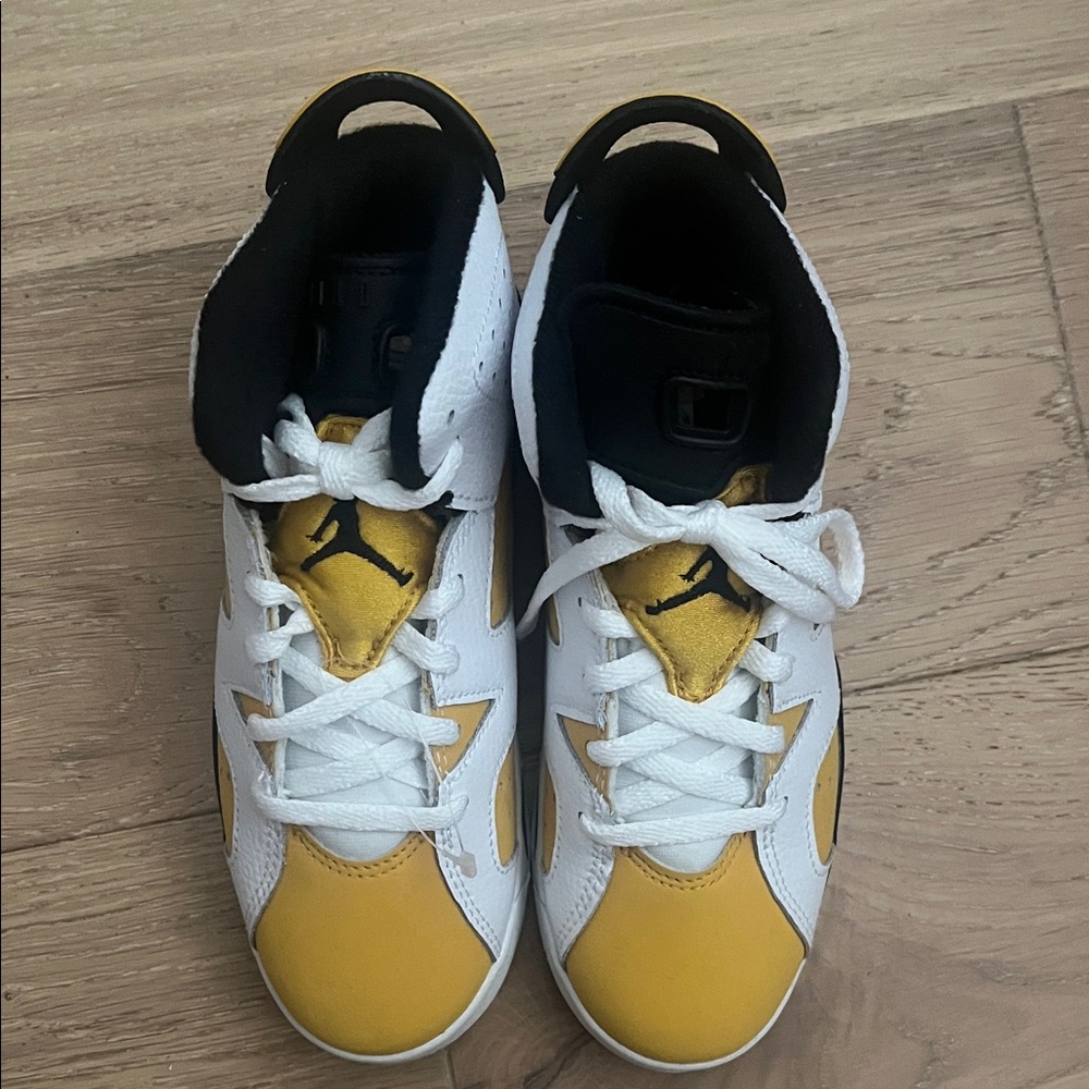Jordan’s NEW Kids White and Yellow Sneakers Sz 13 1/2 C